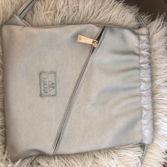 Adorable Silver Drawstring Backpack - Picture 4 of 4